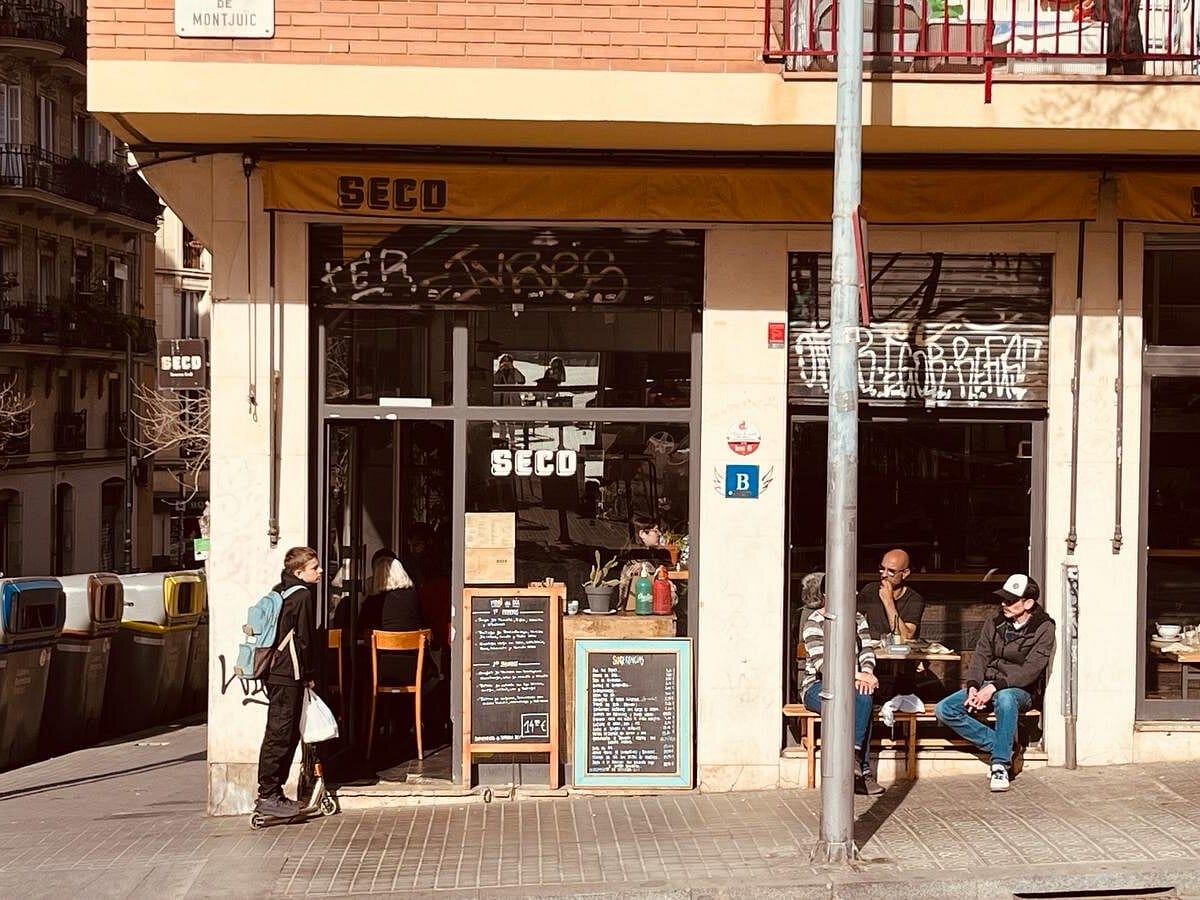 exterior of Bar Seco in Barcelona with a sidewalk.