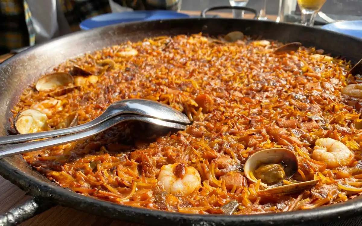 large, shallow dish of fiduea at Can Ramonet.