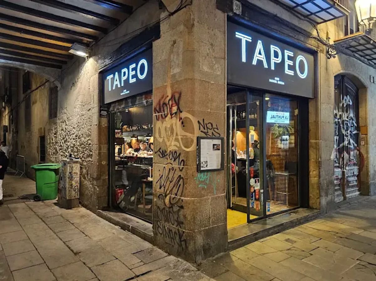 large block building with signs reading Tapeo.
